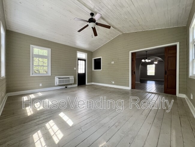 Building Photo - 9735 Hawkdale Ln