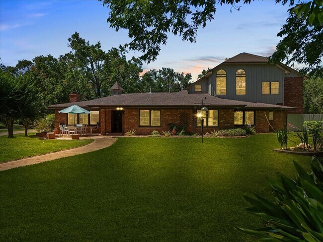 Building Photo - 3415 Bayou Dr E