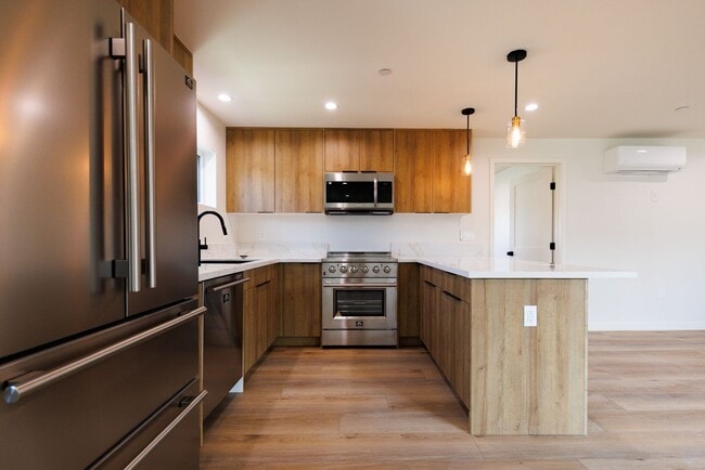 Building Photo - 5933 Comey Ave
