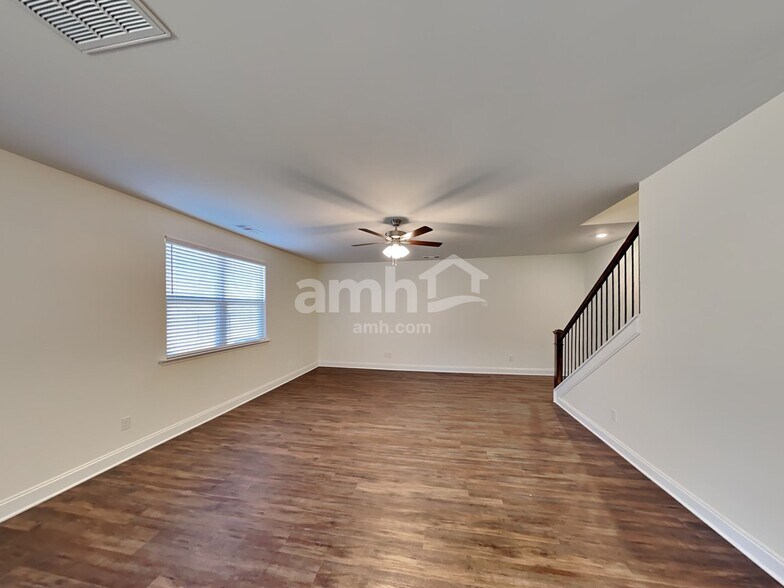 Building Photo - 2028 Williamshire Ln