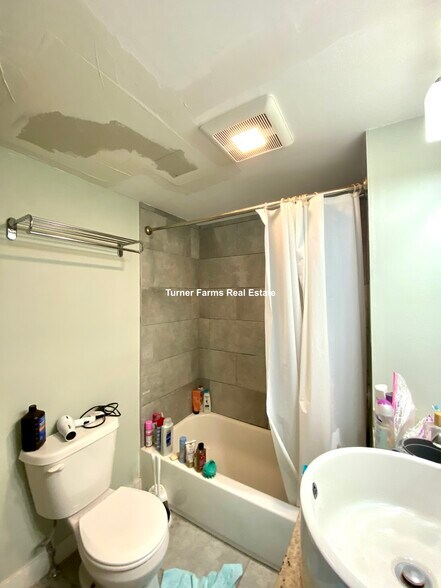 Building Photo - 9 Arlington St