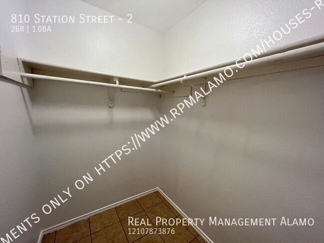 Building Photo - 810 Station St