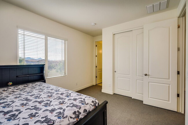 Building Photo - 4529 E Vista Bonita Dr