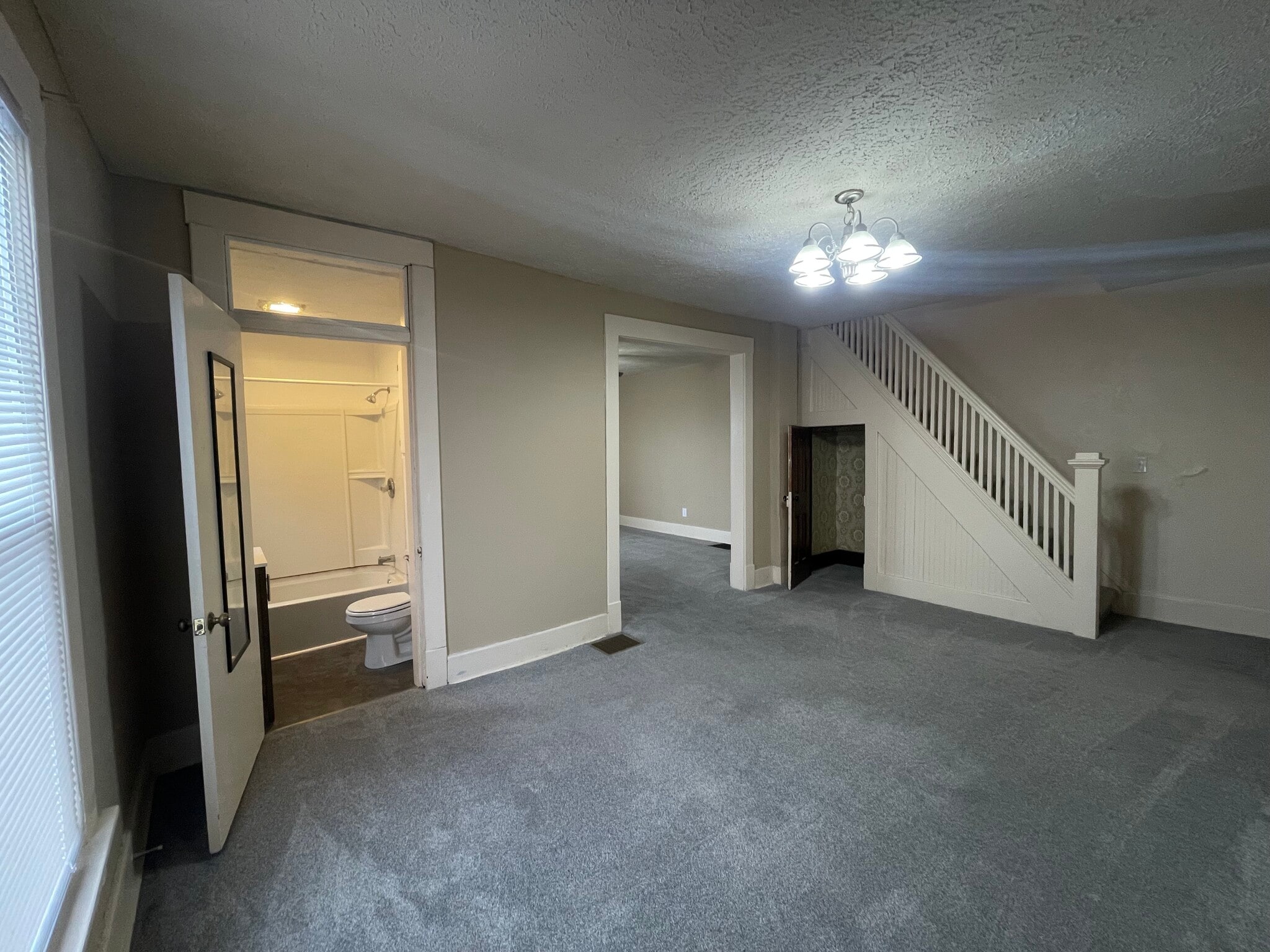 Building Photo - 633 S 16th St