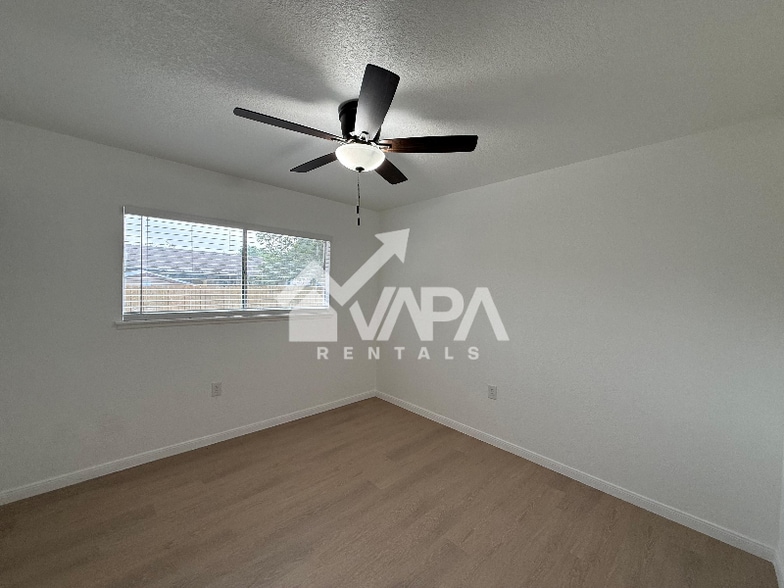 Building Photo - 8007 Lake Forest Dr