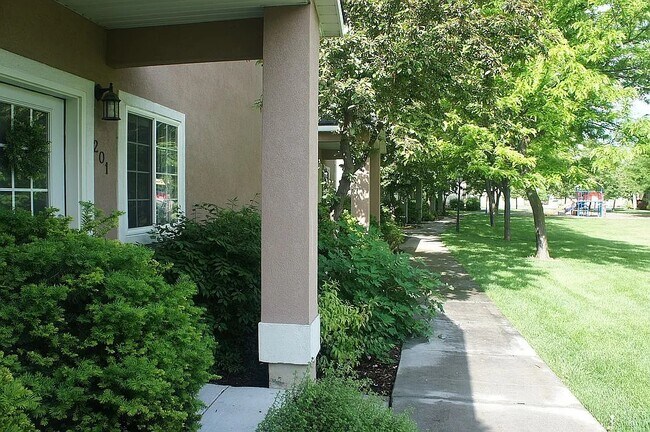 Building Photo - 201 Stirling Pl