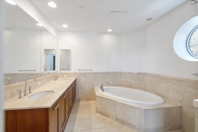 Building Photo - 8100 River Rd