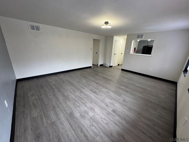 Building Photo - 1201 Heeney Ave