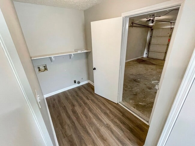 Building Photo - Powder Springs - 3BR - Fully Renovated
