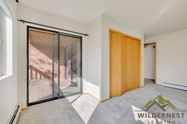 Building Photo - 749 Lagoon Dr