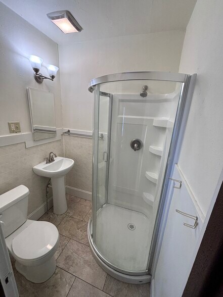 Building Photo - 1109 E Gorham St