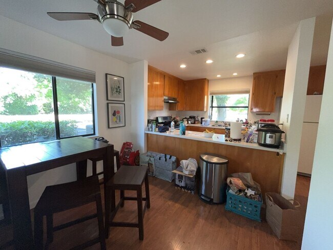 Building Photo - 3 bedroom North Davis townhome available f...