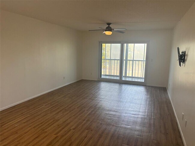 Building Photo - 1540 Glen Oaks Dr E