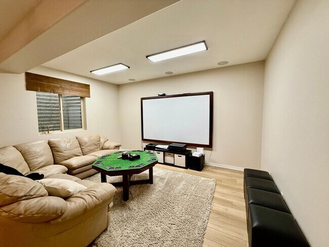 Building Photo - Spacious & Stylish 5-Bedroom Home in Wolf ...