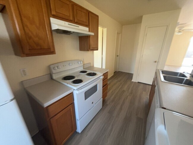 Building Photo - 5705 Greengate Dr