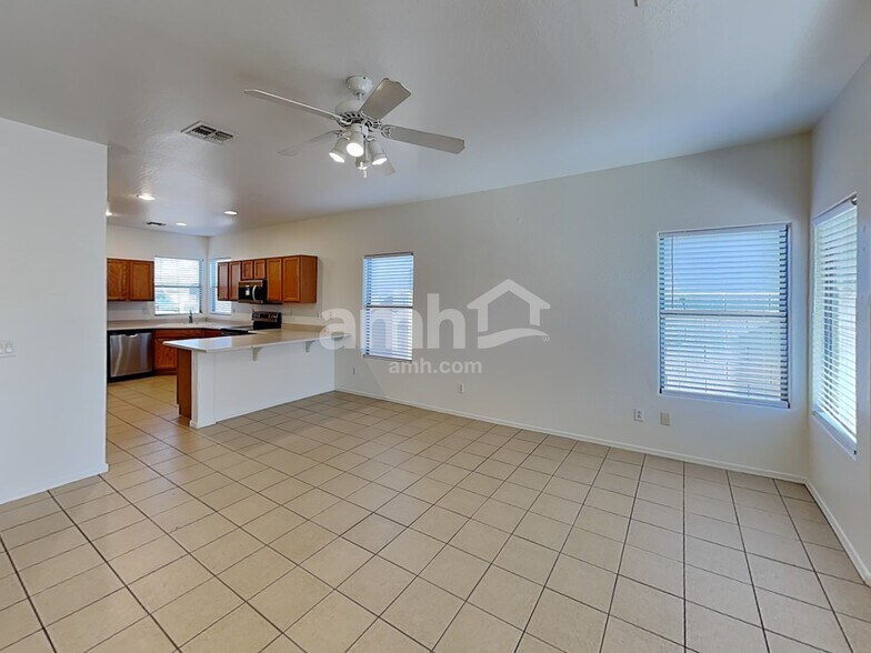 Building Photo - 8821 W Hilton Ave