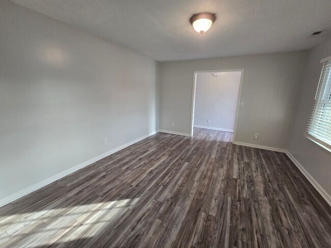 Building Photo - 1091 Pleasant Oak Dr