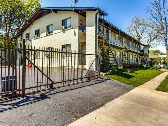 Building Photo - 5722 Gaston Ave
