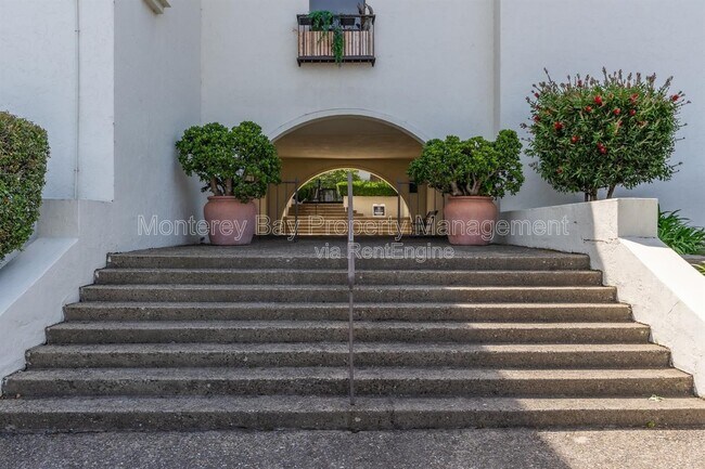 Building Photo - 500 Glenwood Cir