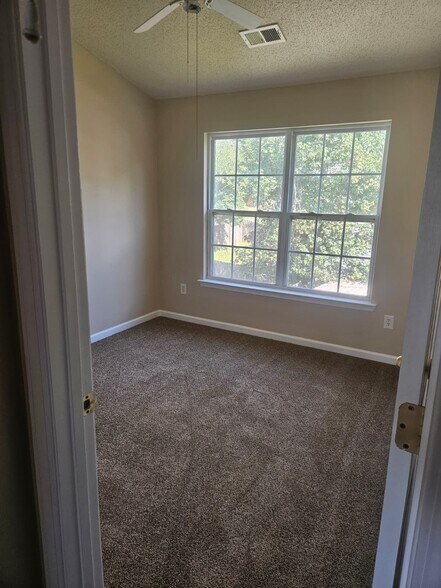 Building Photo - 500 Jaclyn Cir
