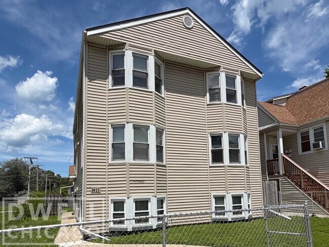 Building Photo - 1411 Emerson St