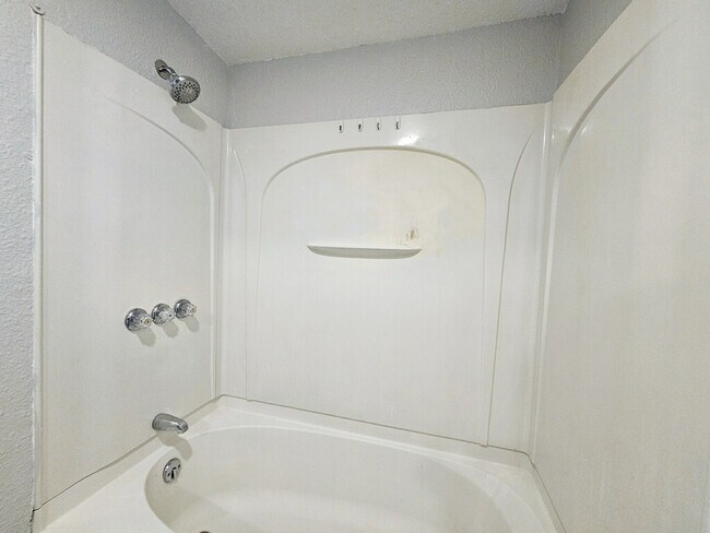 Building Photo - 830 Hoyt St