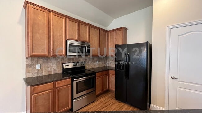 Building Photo - Wonderful 3/2.5/2 in Fantastic Lake Dallas Location For Rent!