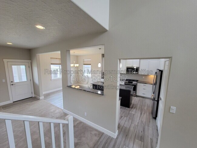 Building Photo - 1108 S Kansas Pl