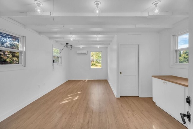 Building Photo - Stunning 3BR/2BA Home in the Highly Sought...