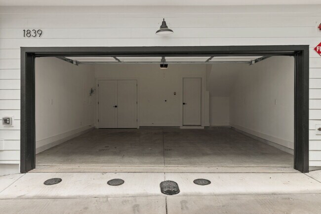 Building Photo - 1839 Gotham Ln NE