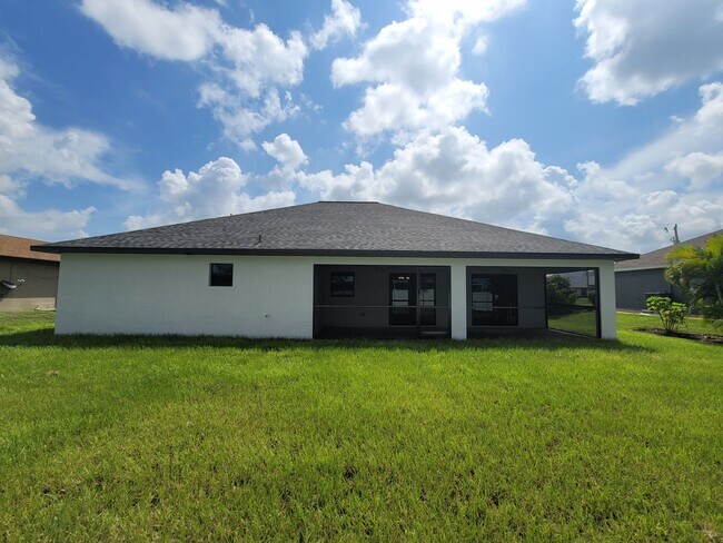 Building Photo - 2316 SW 19th Ave