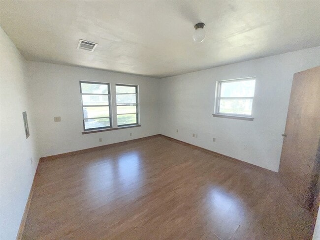Building Photo - 404 S Coppell Rd