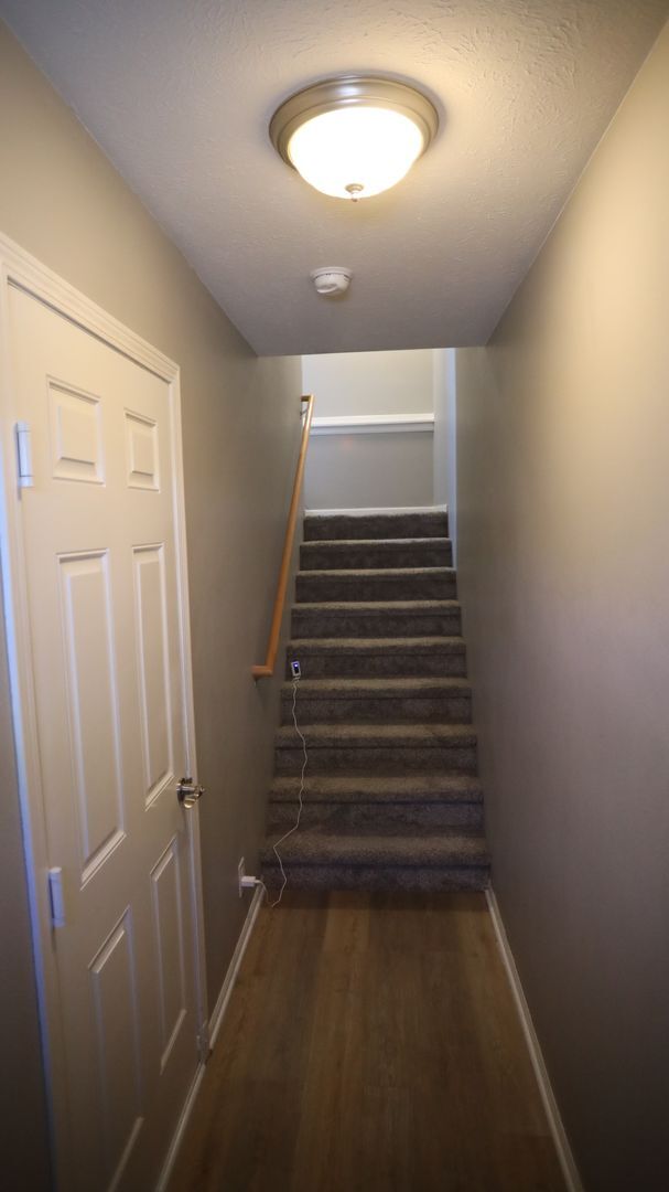 Building Photo - AVAILABLE NOW!