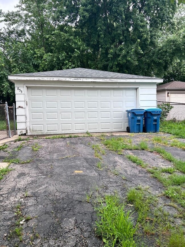 Building Photo - Now Available – Charming 3-Bedroom Home fo...