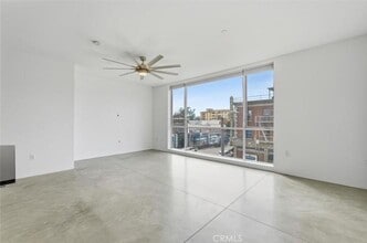 Building Photo - 285 W 6th St