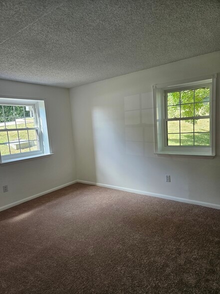 Primary bedroom - 3204 Valley Dr