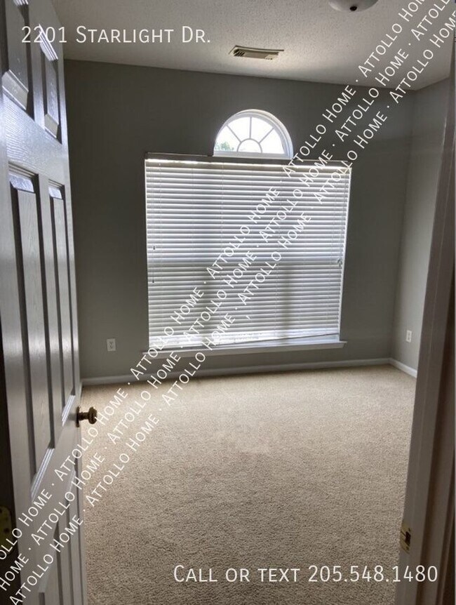 Building Photo - 2201 Starlight Dr