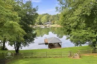Building Photo - 7088 Wateredge Dr