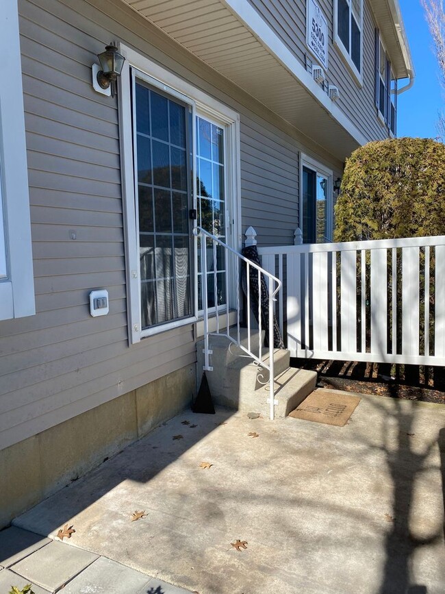 Building Photo - Beautiful home with finished basement