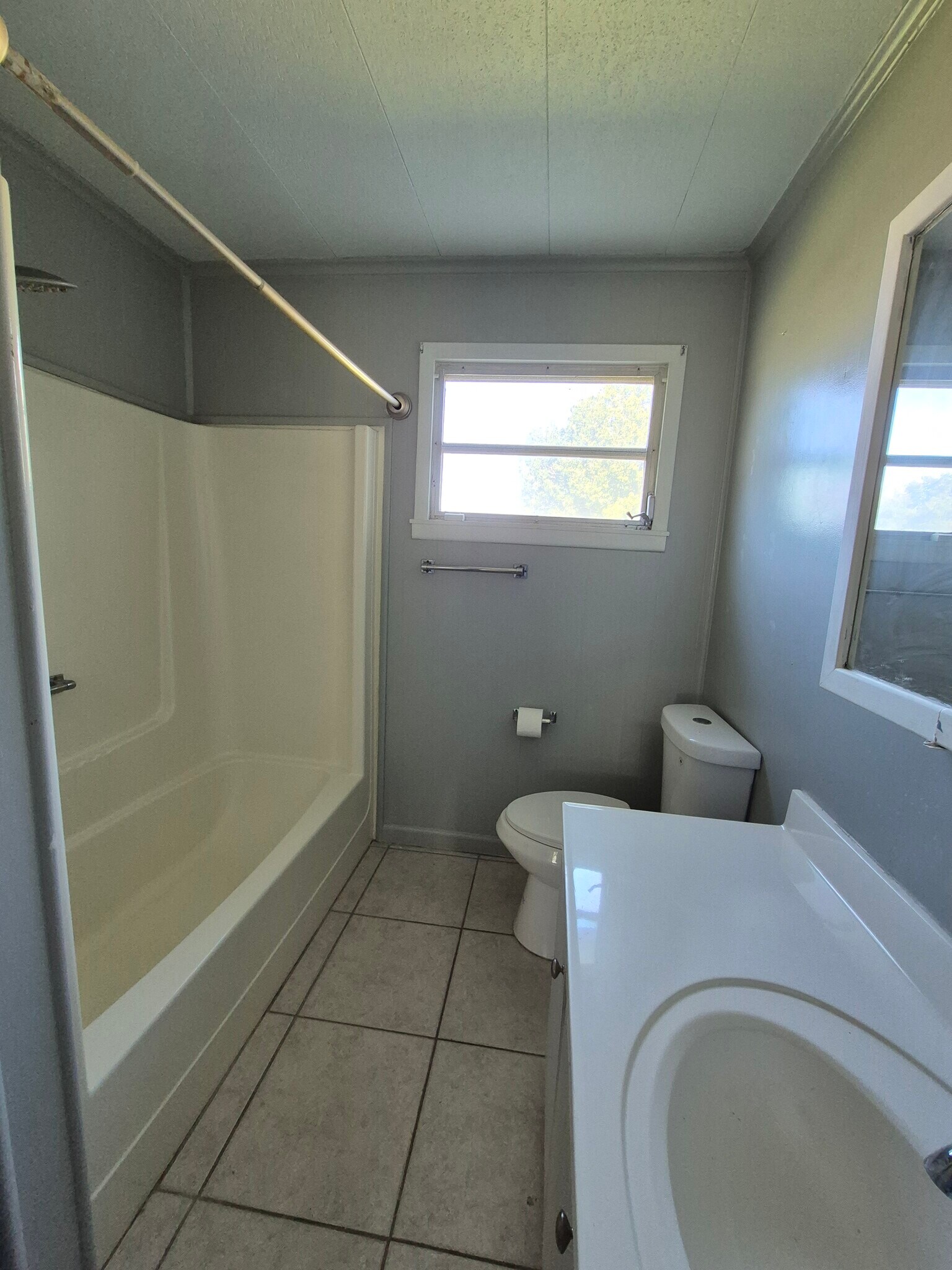 Building Photo - 1016 Elm St