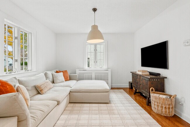 Building Photo - 39 Hillcrest Ave