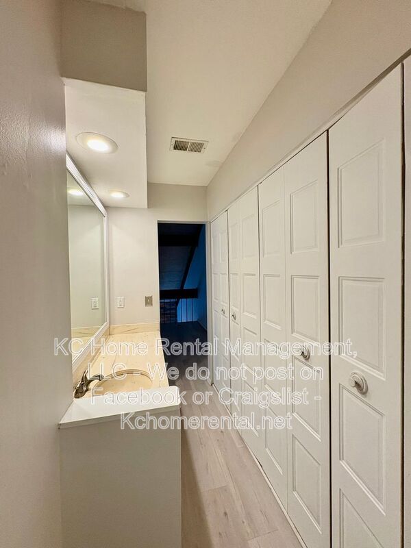 Building Photo - 8027 N Stoddard Ave