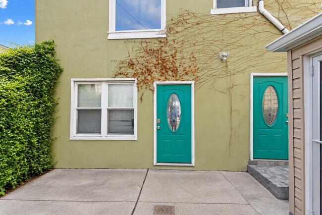 Building Photo - 315-317 33rd St