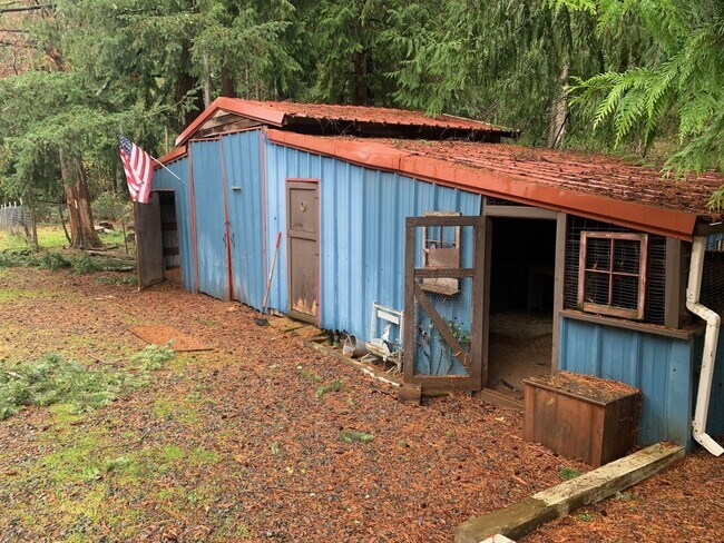 Building Photo - $2,000 - Three Bedrooms, One Full Bath Ren...
