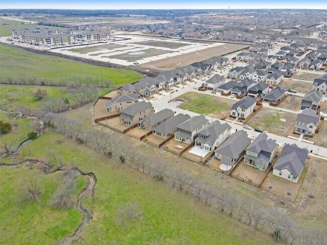 Building Photo - 713 Caroline Dr