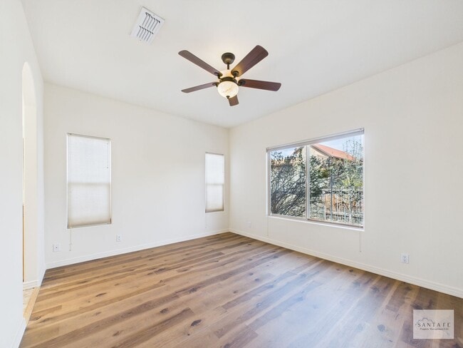 Building Photo - Freshly Upgraded Single Family Home Available Now!