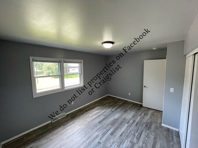 Building Photo - 13 Pawling St