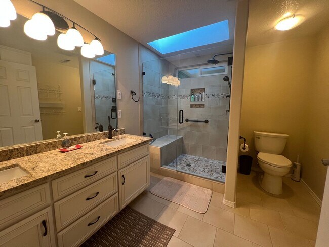 Building Photo - Move in ready three bed/two bath home | Av...