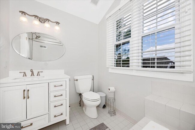 Building Photo - 2465 Bear Den Rd