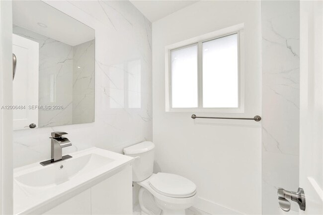 Building Photo - 350 Aledo Ave